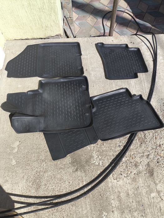 Продам коврики Хендай Туксон 3 поколения два комплекта