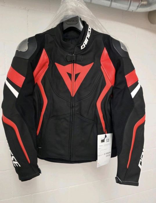 Geaca moto Dainese Avro 4 48 S/M NOUA. Piele. Jacheta Dainese piele