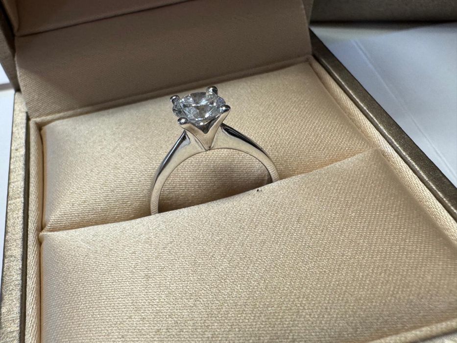 Vând inel Bulgarii cu diamant