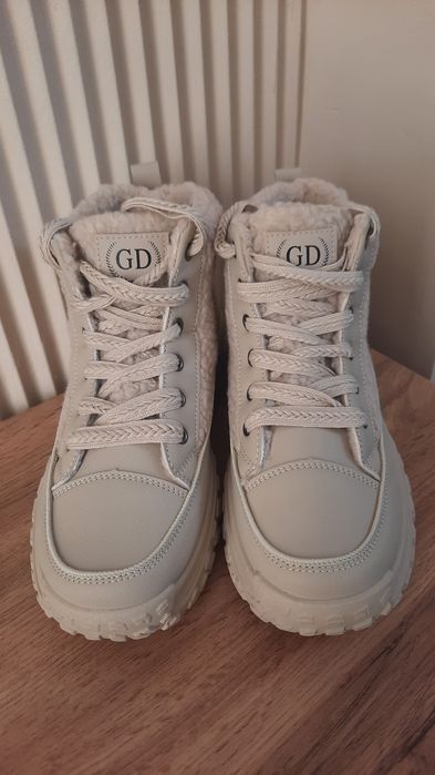 Зимние женские кеды.