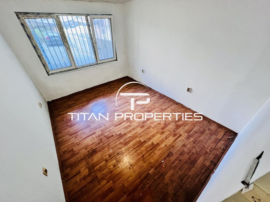 Дава се под наем Тристаен апартамент в Бургас, Възраждане - 70 кв.м за 306 € - Снимка #2