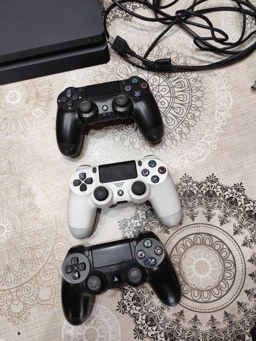 Play station 4 slim 500 GB