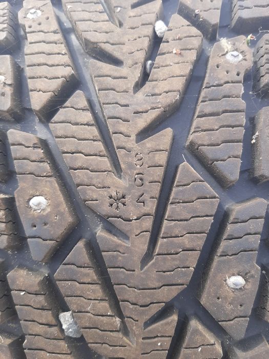 Продам шины. 215/55/17 нокиан