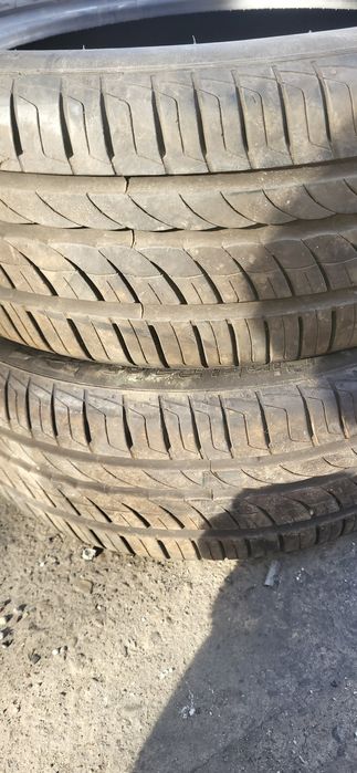 Se vinde 2 cauciucuri pireli