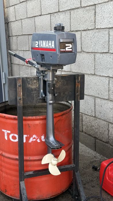 Лодочный мотор Yamaha 2