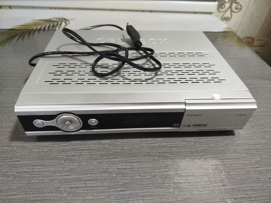 Телевизор Panasonic и два тюнера