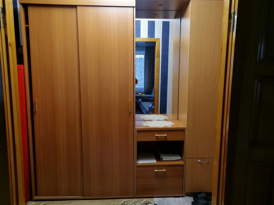 Продам шкаф в прихожку