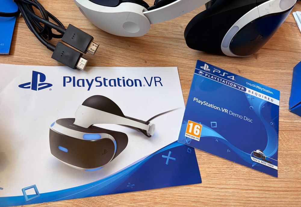 PS 4 VR комплект + камера + 2 Move контролера + игра PlayStation