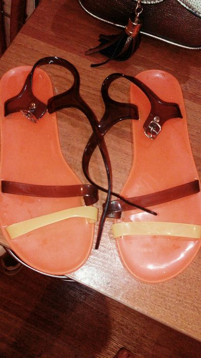 Пляжные сандалии