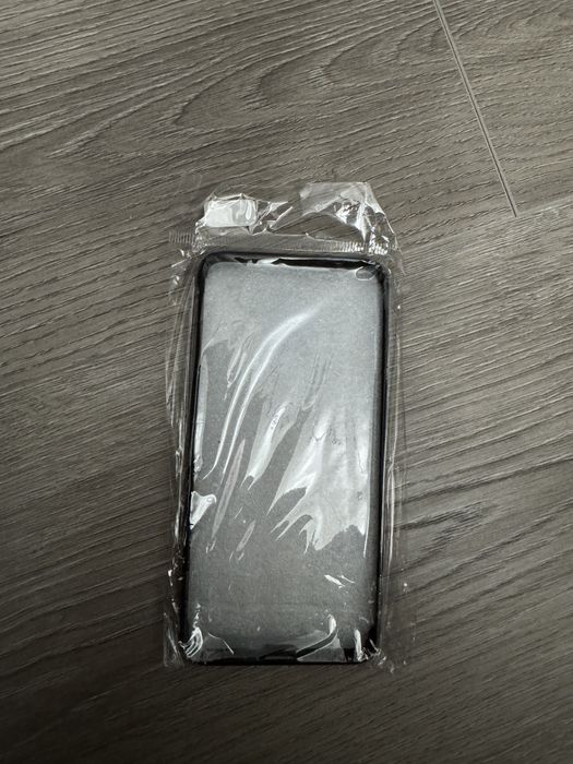 Продам чехлы на телефон Real Madrid на Redmi 5 и Samsung A6