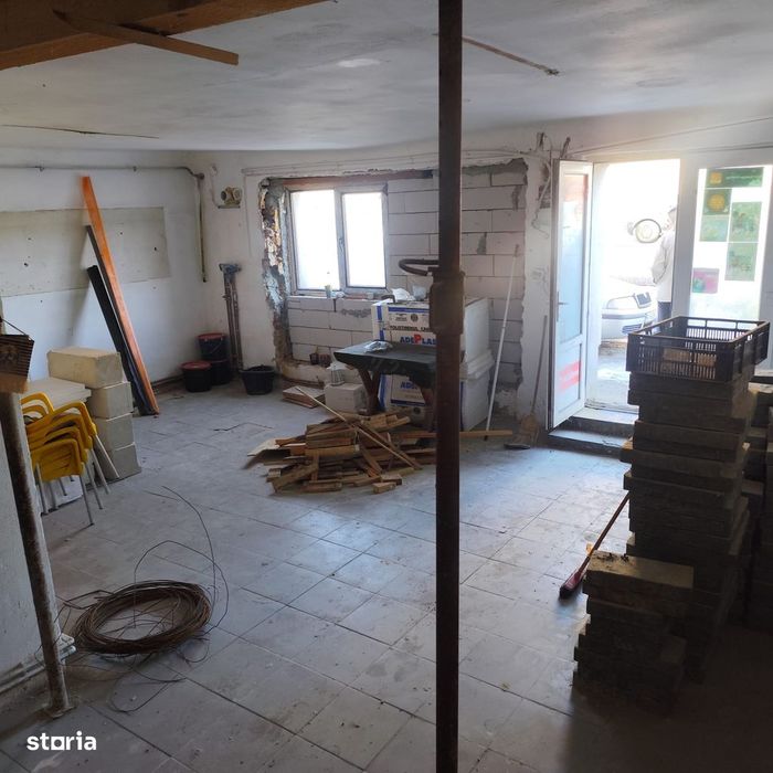 Casă separată cu pivniță și pod utilizabil în mediul rural