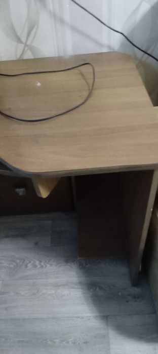 Продам компьютерный стол