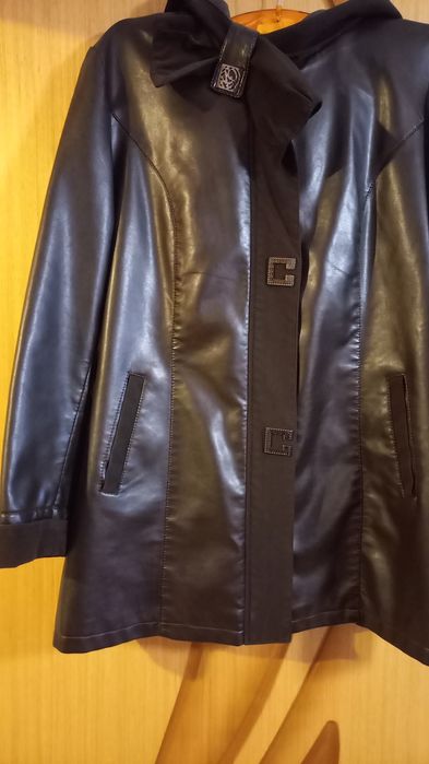 Продам куртку женскую