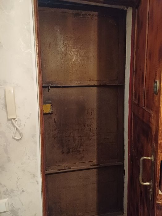 Продам б/у дверь