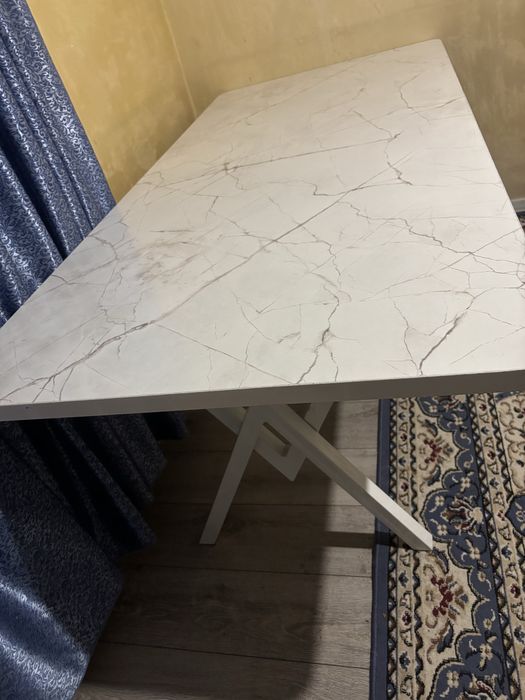 Продам стол с 8 стулями