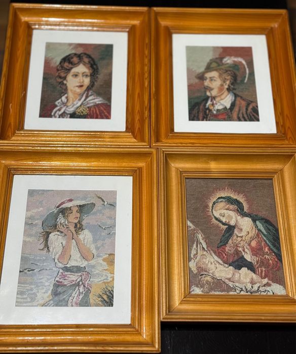 Vând goblenuri cusute manual