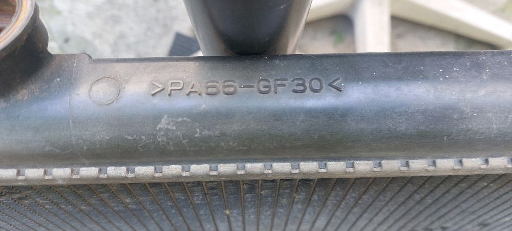 Продавам използван воден радиатор за XONDA XP-B.