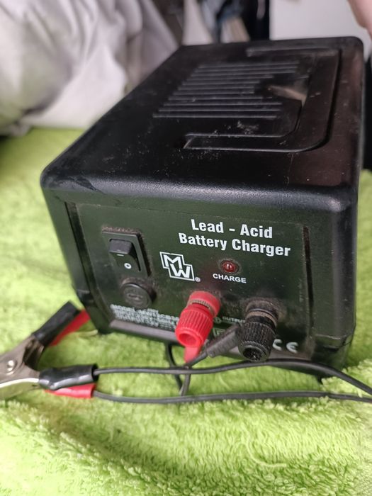 Redresor baterie auto MW12V-CB30