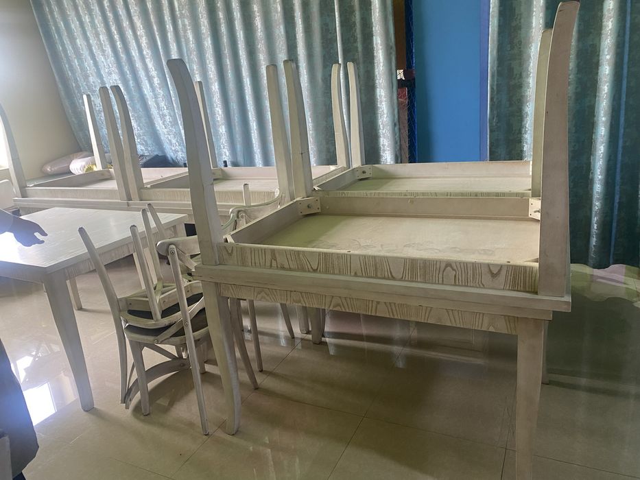 Срочно продается стол стулья