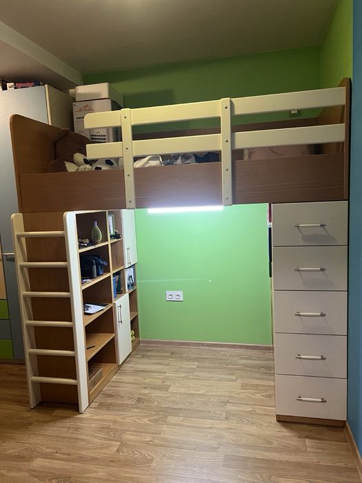 Легло - високо, със стълба, чекмеджета и рафтове