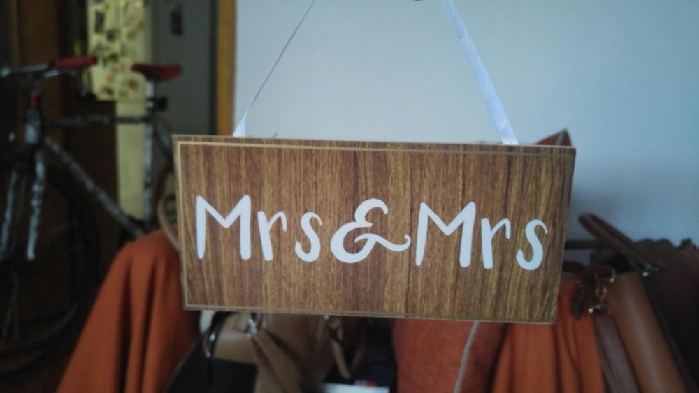 Placa decorativa lemn Mrs & Mrs LGBTQ+  Pride