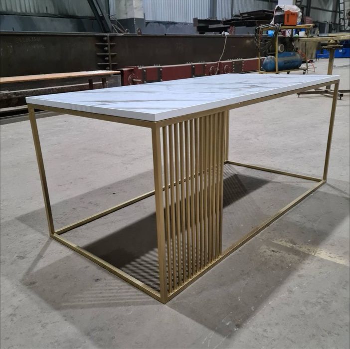 Журналний стол в стиле лофт