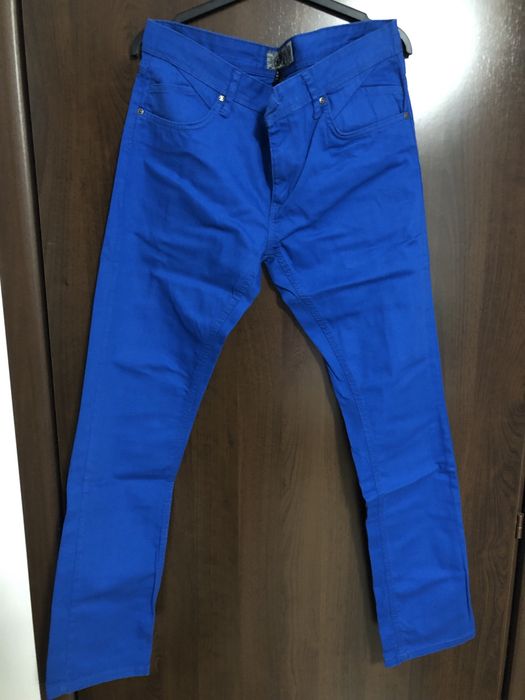 Blugi Bershka albastru cobalt