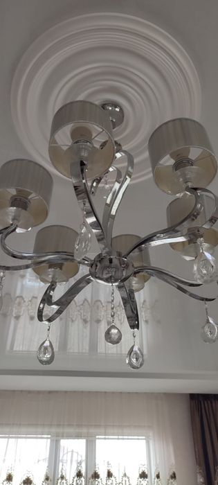 Продам люстры разные дешево новые