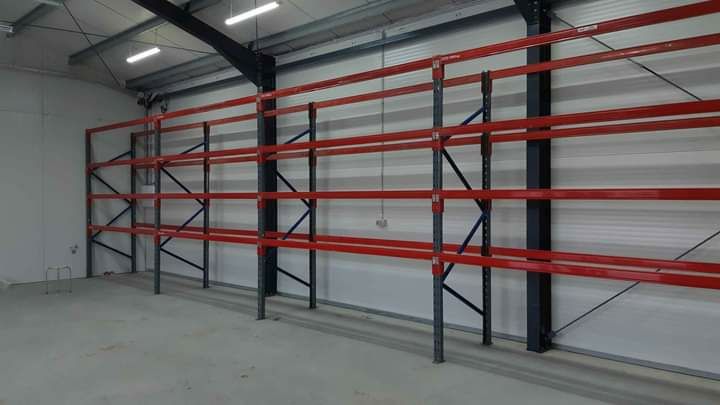 Rafturi metalice pentru depozitare