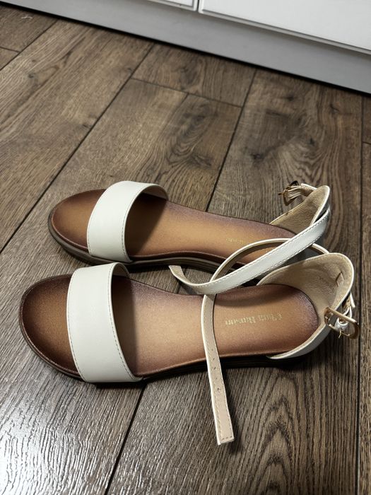 Sandale marimea 35