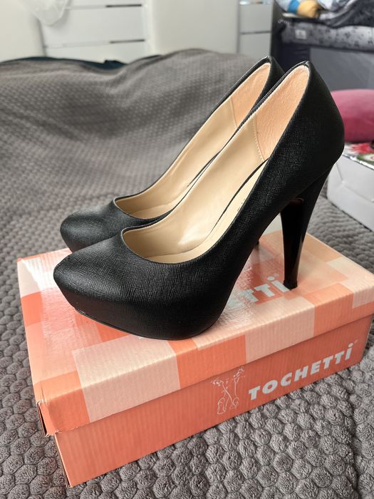 Официални кожени обувки на висок ток