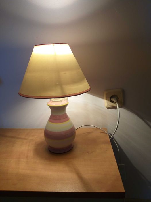 Елегантна нощна лампа