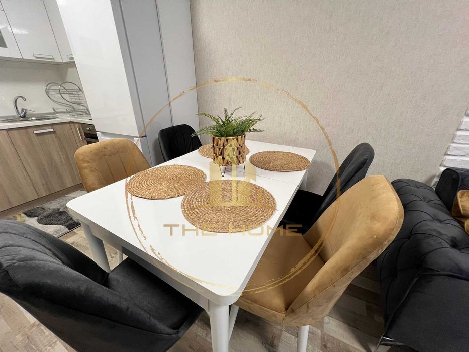 Дава се под наем Тристаен апартамент в Варна, Център - 80 кв.м за 675 € - Снимка #2