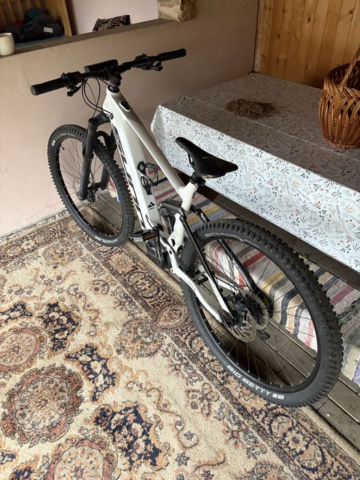 Bicicleta electric full suspension