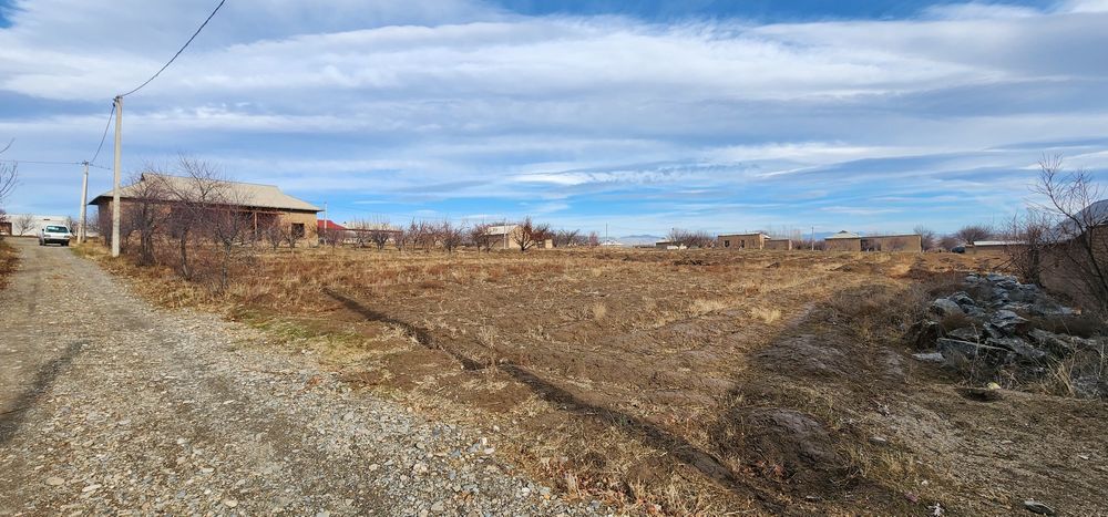 5 хонали янги курилган ховли сотилади деярли 60 сотох ер  билан