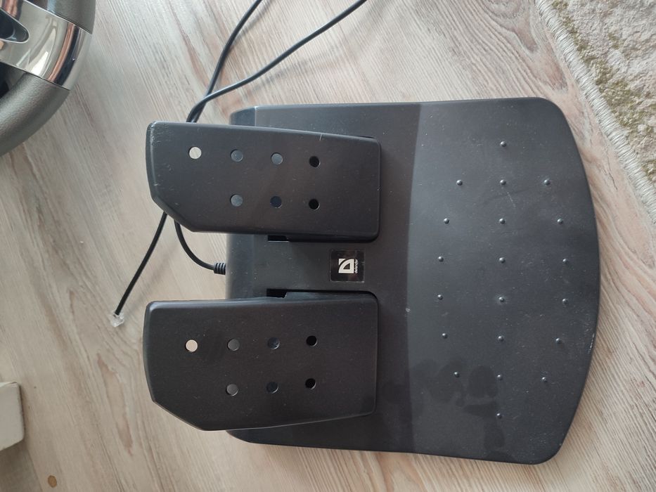 Игровой руль Defender Forsage Gtr