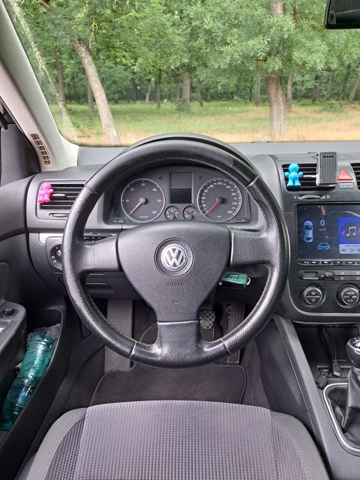 Vând Volkswagen Jetta