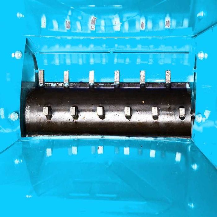 Zdrobitor de fructe si legume Broman motor 3KW productie 800 Kg/h .