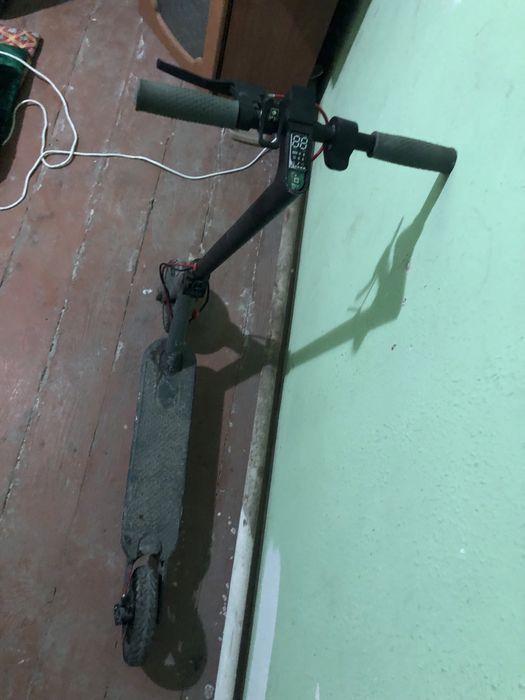 Продам электро самокат mi 365