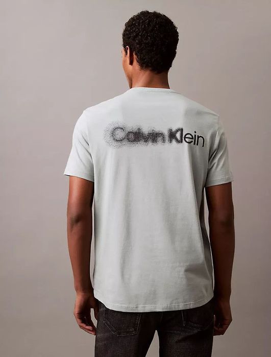 Футболка от Calvin Klein