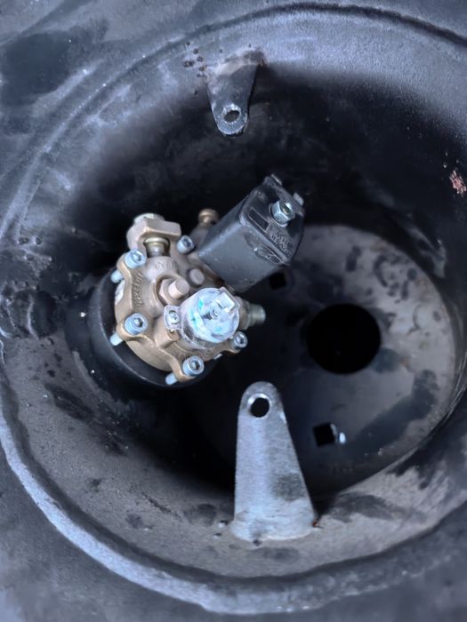 Газов инжекцион и бутилка