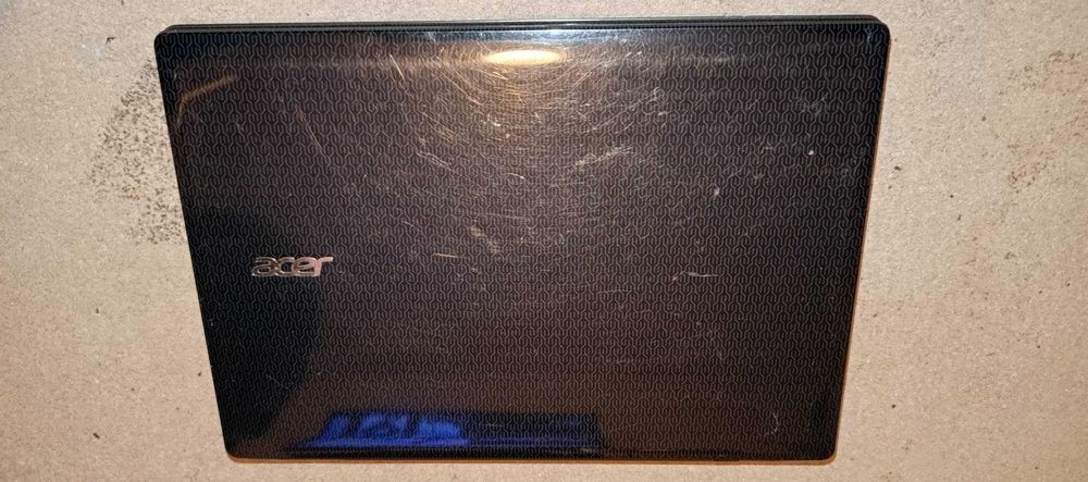 Laptop Acer Intel Core I3 gen.4 porneste si nu afiseaza pe display