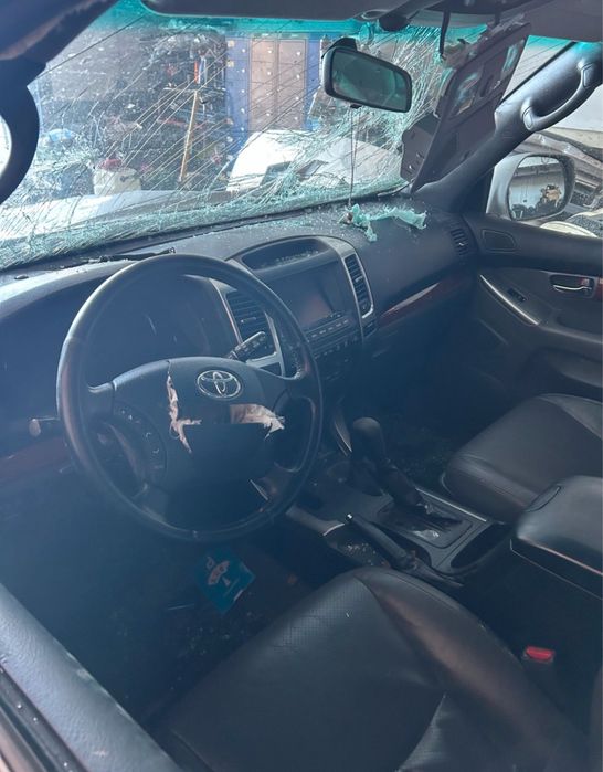 Dezmembrez Toyota Land cruiser j 12 2009