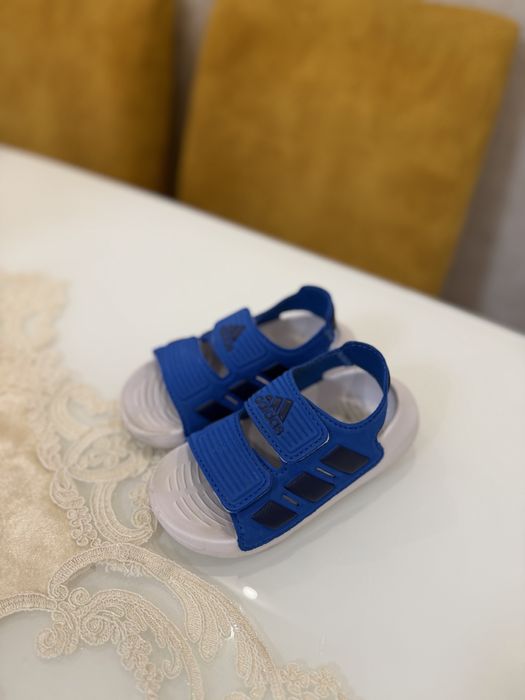 Продавам детски сандали