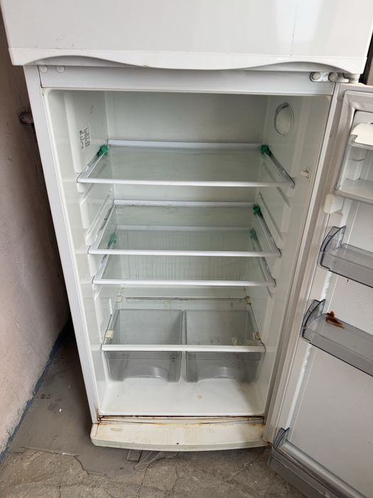 продается холодильник