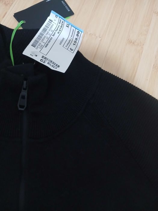 Pulover boss nr xl.nou originals