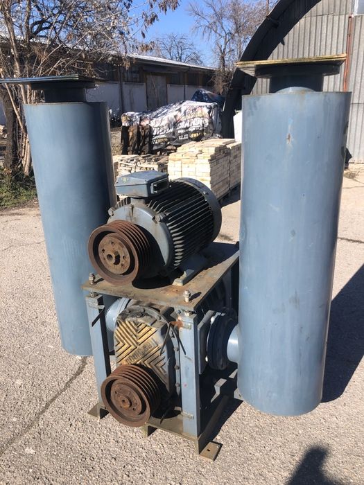 Винтова вакуум помпа