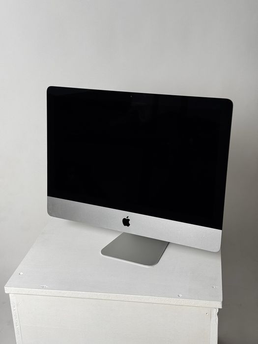 Настолен iMac 21.5” / i5 / 16GB RAM / 1TB + клавиатура подарък