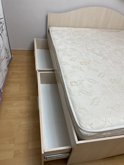 Продам двухспальную кровать