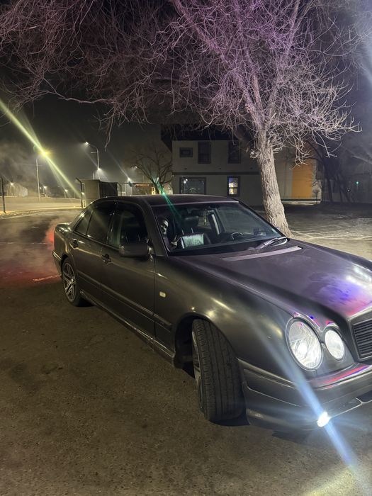 В продаже Мерседес w210.